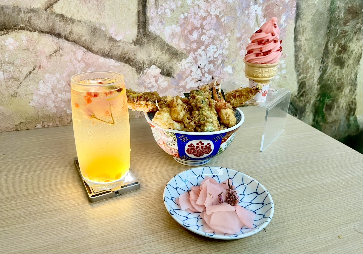一期一會的浪漫美味 松葉蟹配櫻花飲「豪」爽快！