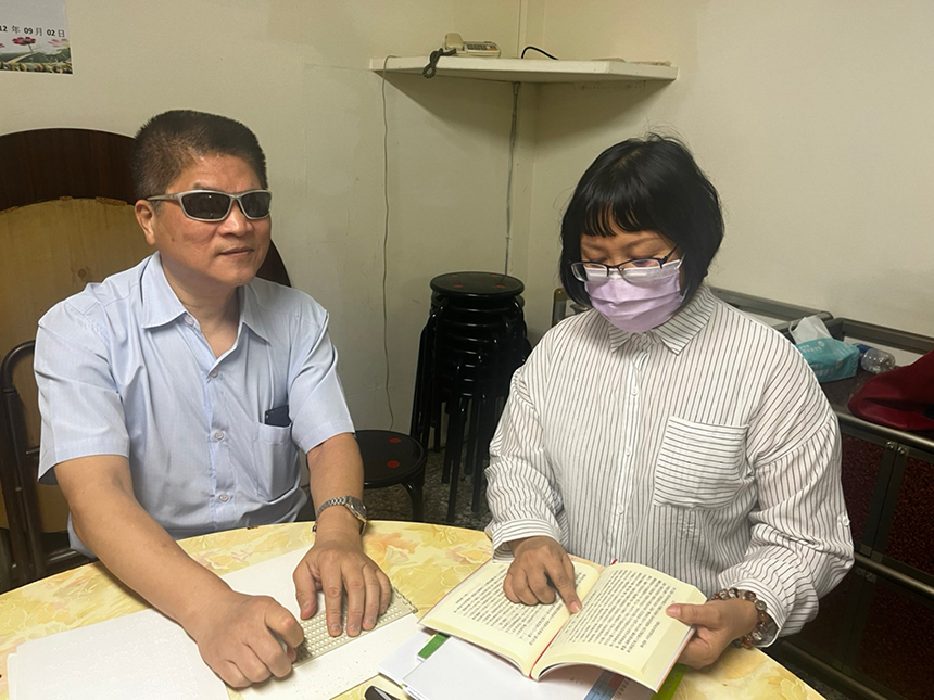 協助視障者穩定就業  中市勞工局推視力協助員服務
