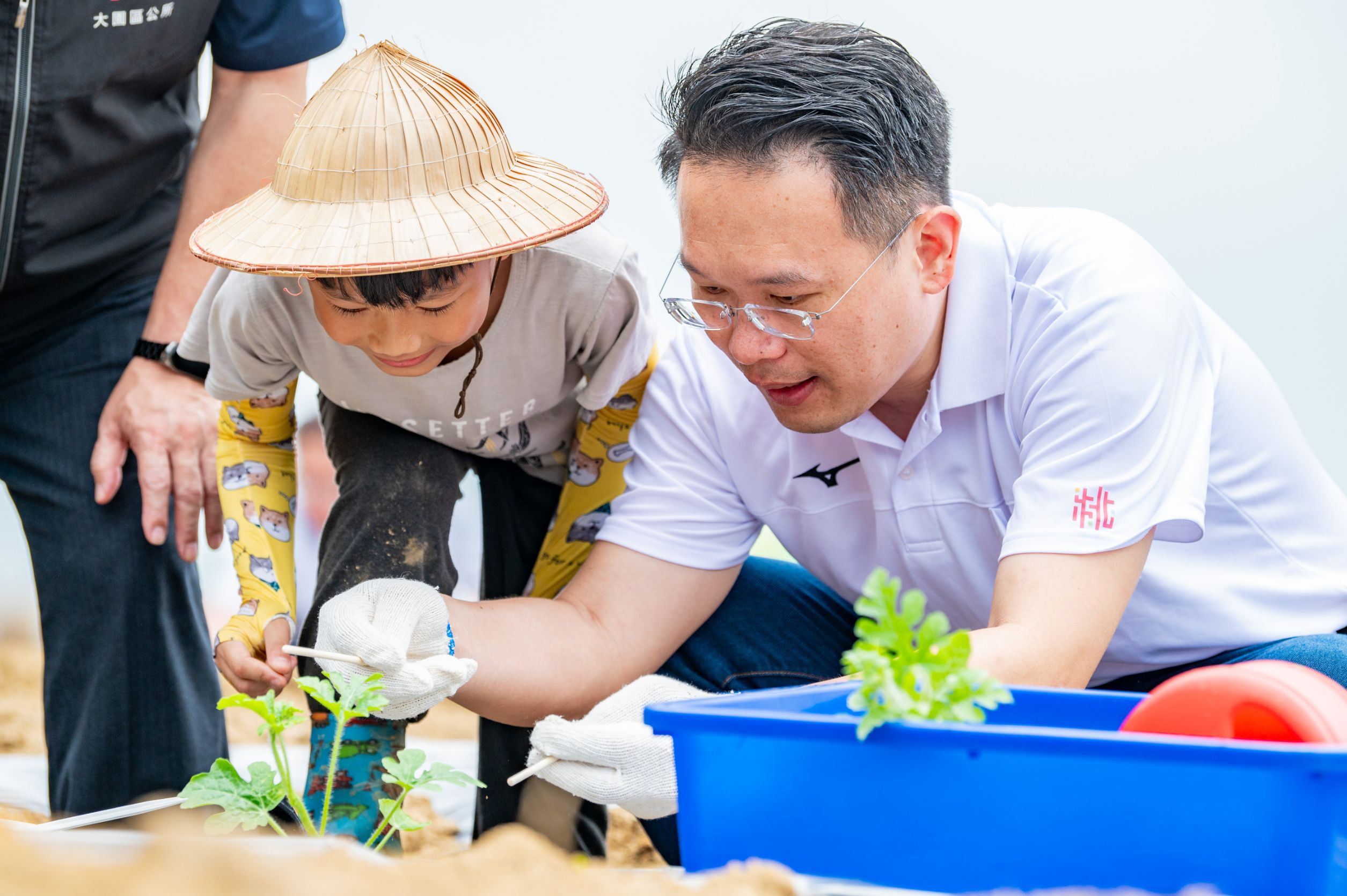 大園溪海西瓜節　蘇副市長體驗種瓜樂趣並推廣食農教育