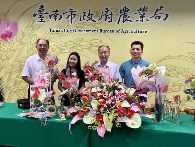 火鶴花傳情  外銷創佳績...