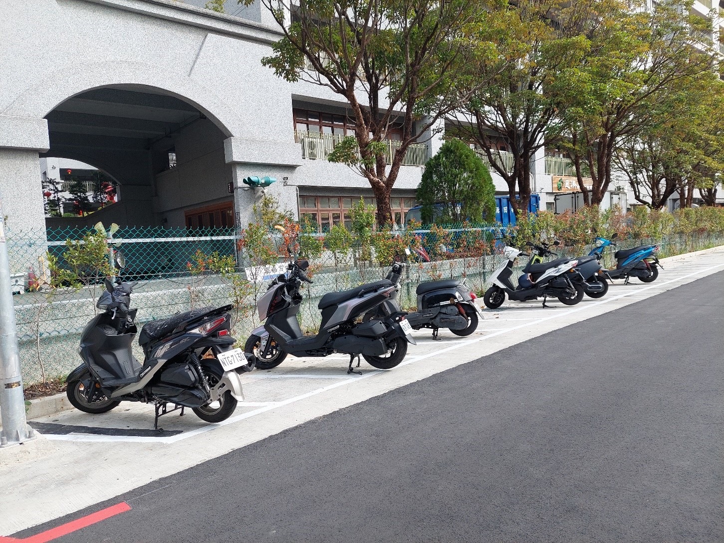 市府與民間攜手活化土地 中和中山路新增73個免費機車格...