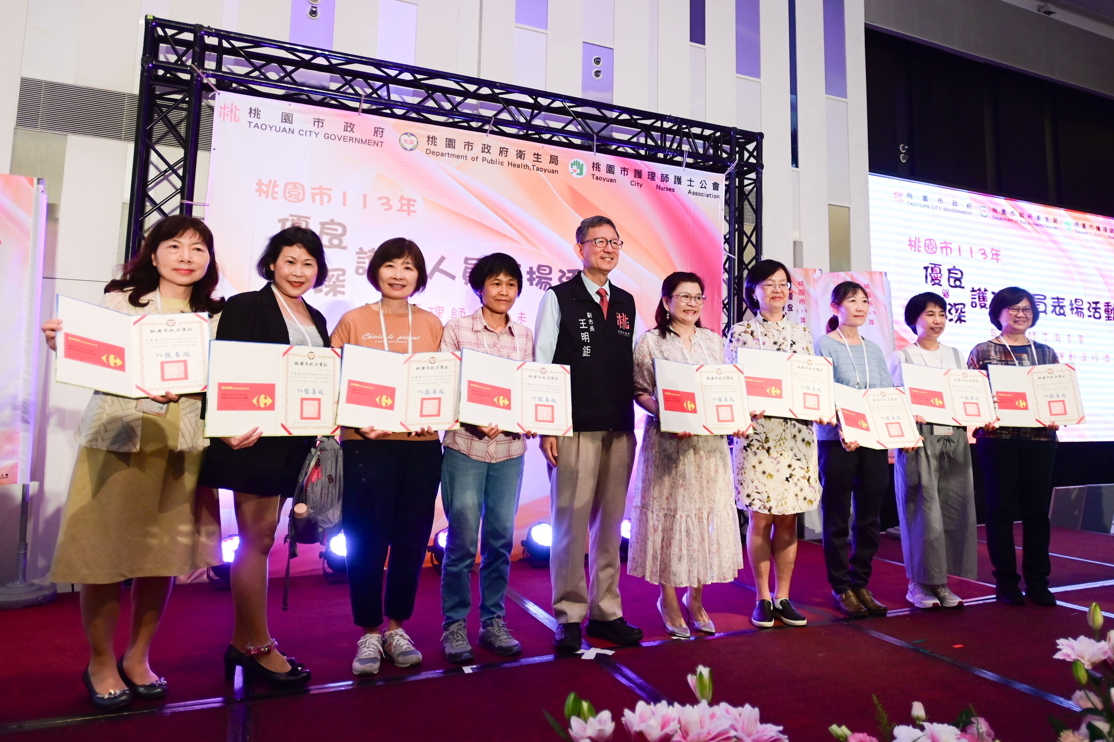 113年度優良暨資深護理人員表揚　王副市長肯定提供優質醫...