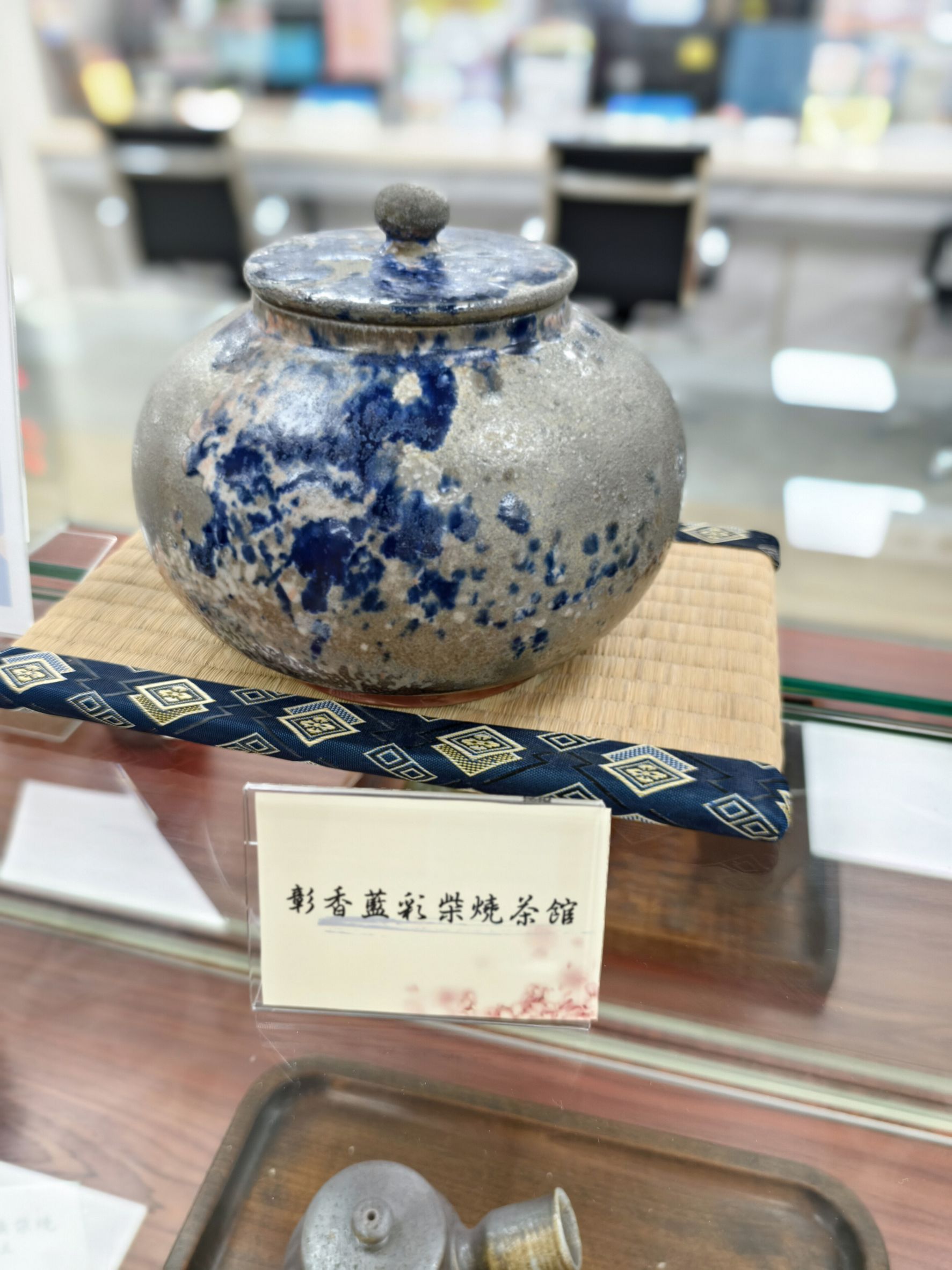 地方文化與創意的交融   柴燒陶藝質樸之美在三芝公所展出...