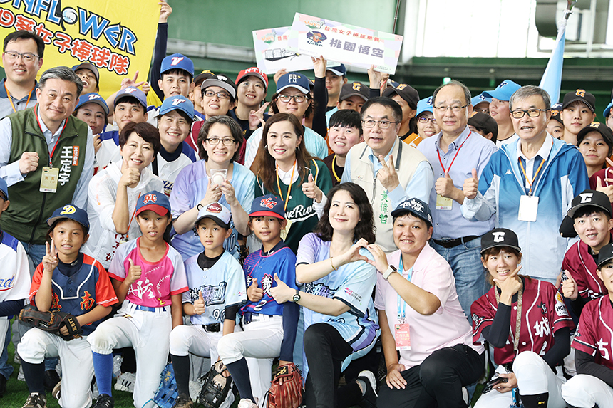 2024台灣女子棒球聯賽台南場開幕  蕭美琴、黃偉哲為選手加...