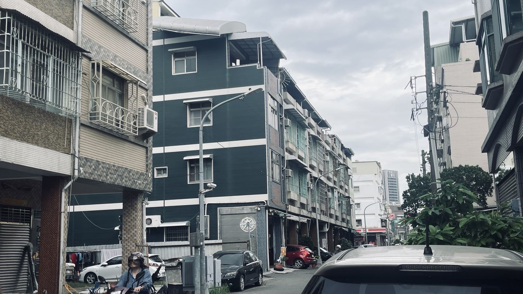 維護公安 工務局強制拆除鼓山區伊犁街風災損毀遮雨棚...