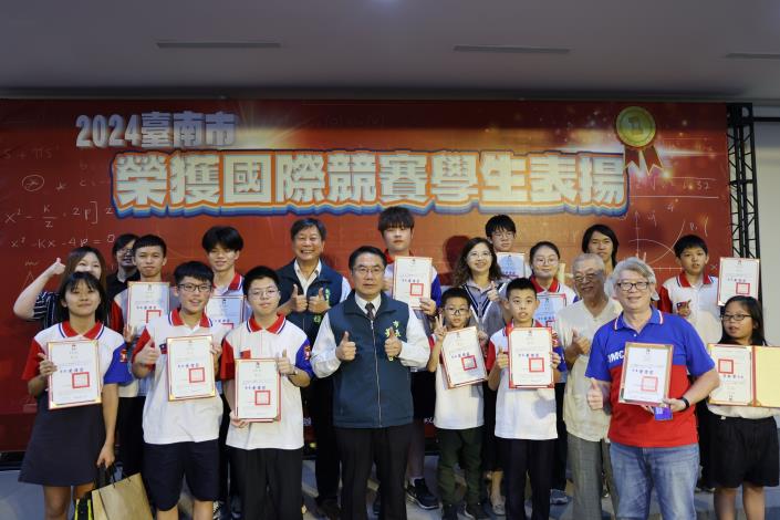 臺南學子國際數學競賽奪金摘鑽  勉勵持續追求數學無限可...