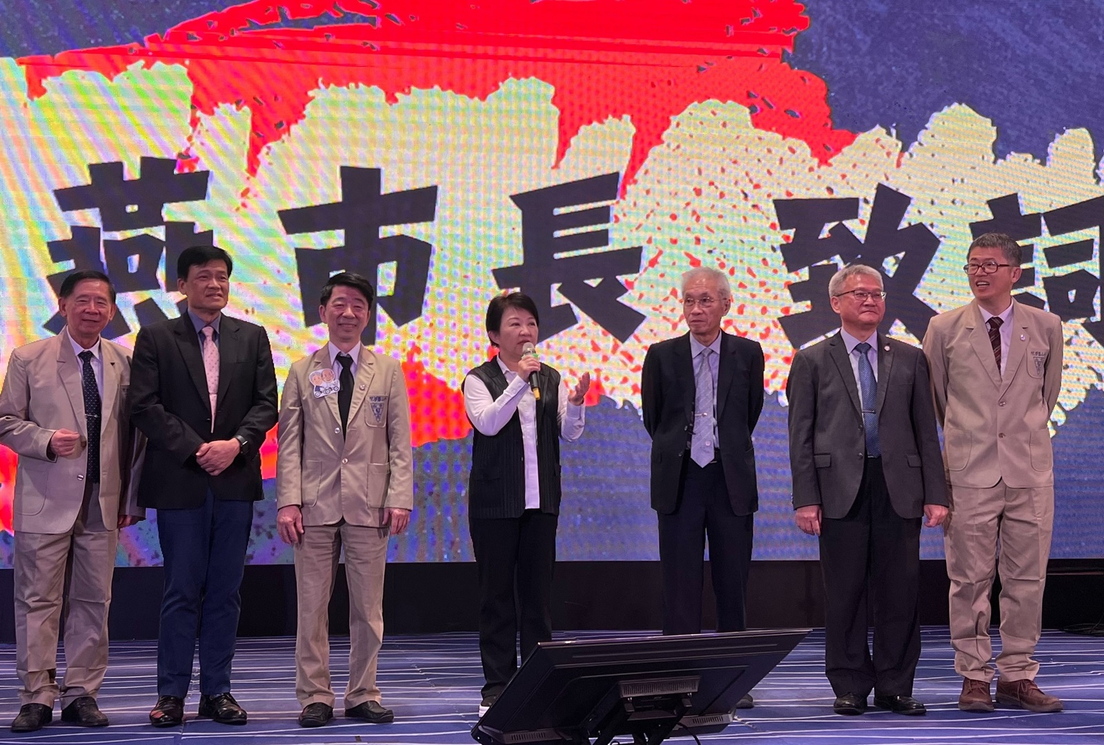 中山醫大64週年校慶  校友重聚園遊會義賣助學...