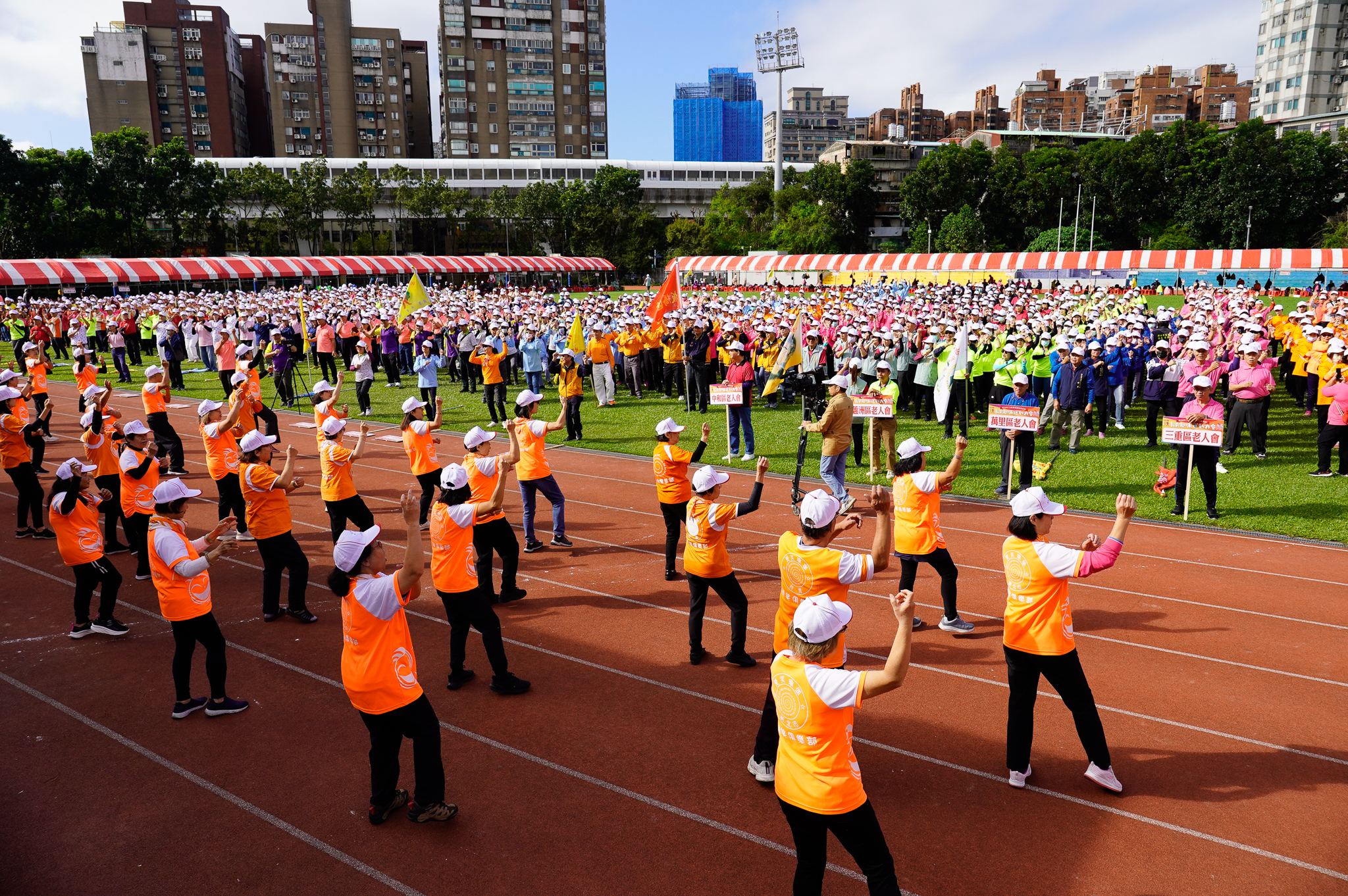 新北長青運動會登場   29區2千多位長輩熱情參與...