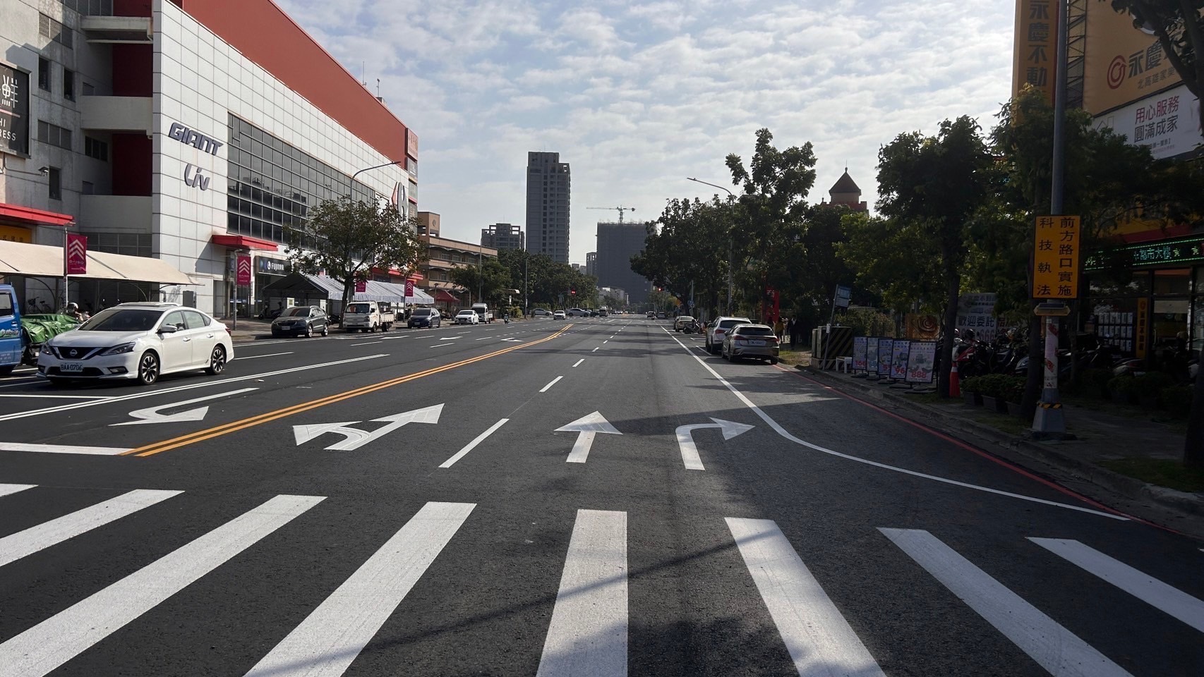 楠梓藍田路道路刨鋪配合車道瘦身   市民行車更順暢...