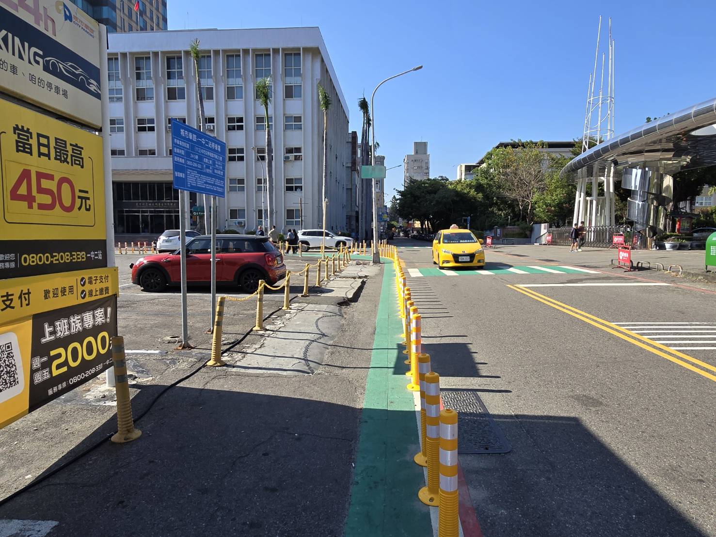 商圈標線型人行道設置導桿  人車分流效果佳 ...