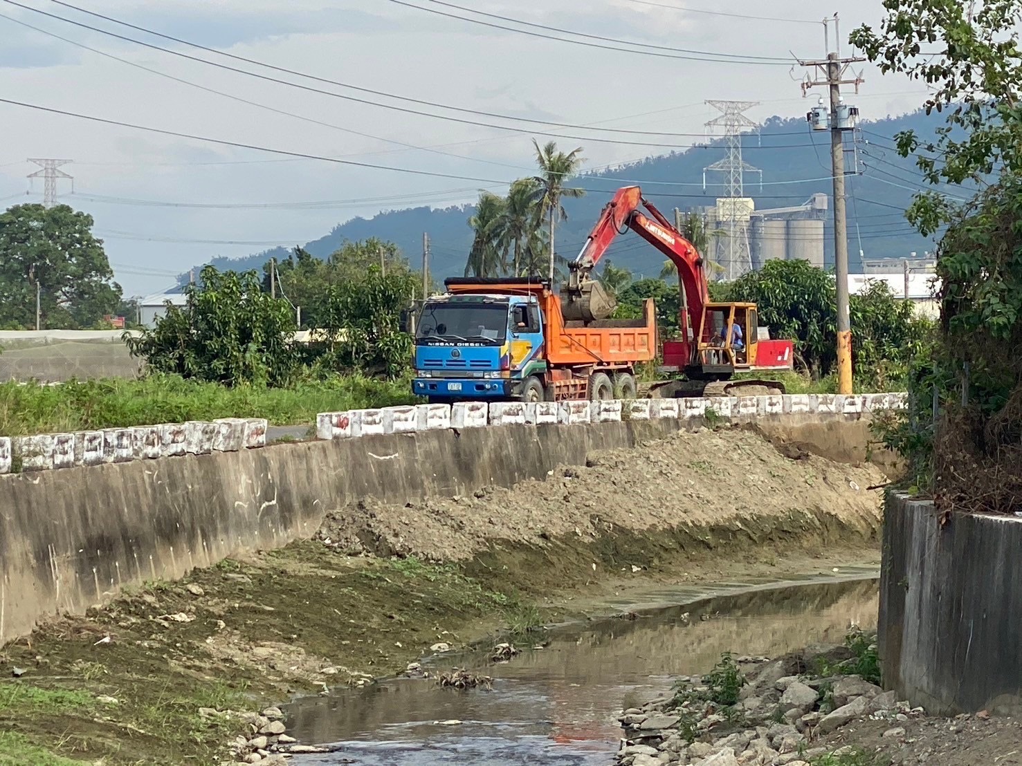 岡山區五甲尾排水及阿蓮區中甲排水   加強清淤確保流域排...