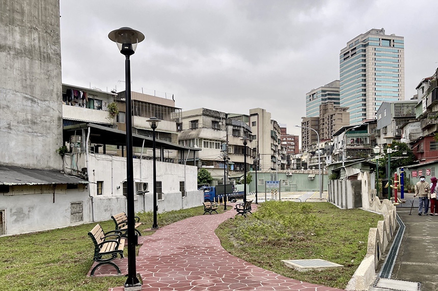 板橋荒地大改造  變身東丘綠地及停車場...