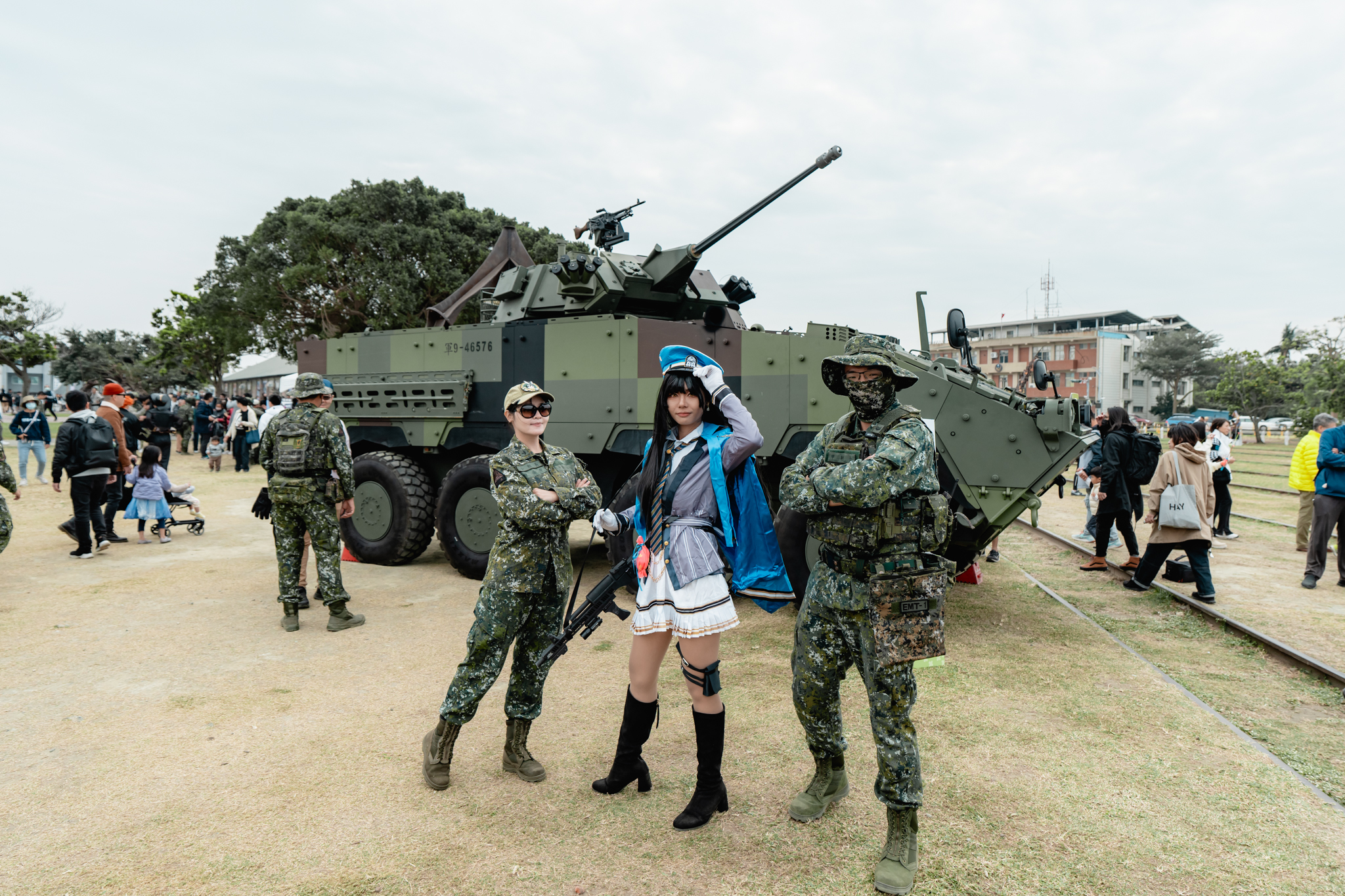 哈瑪星鐵道園區上演動漫軍武戰紀  直升機、裝甲車威風助陣