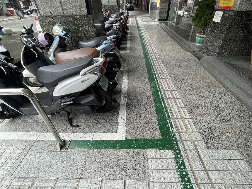 台南市騎樓停放機車  2025年元旦全面開放...