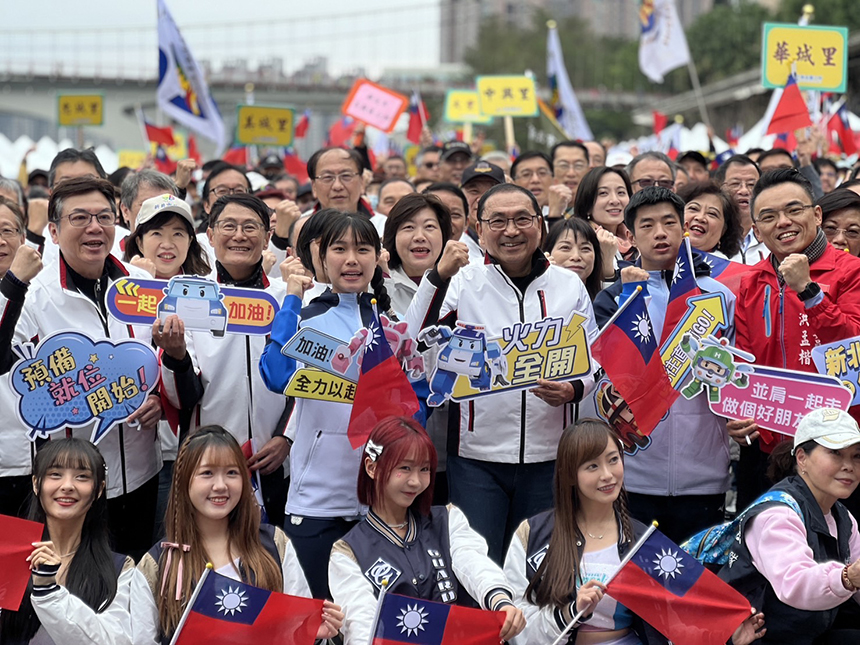 2025新北元旦4千人湧碧潭  侯友宜：用「雙和」促進國家進步...
