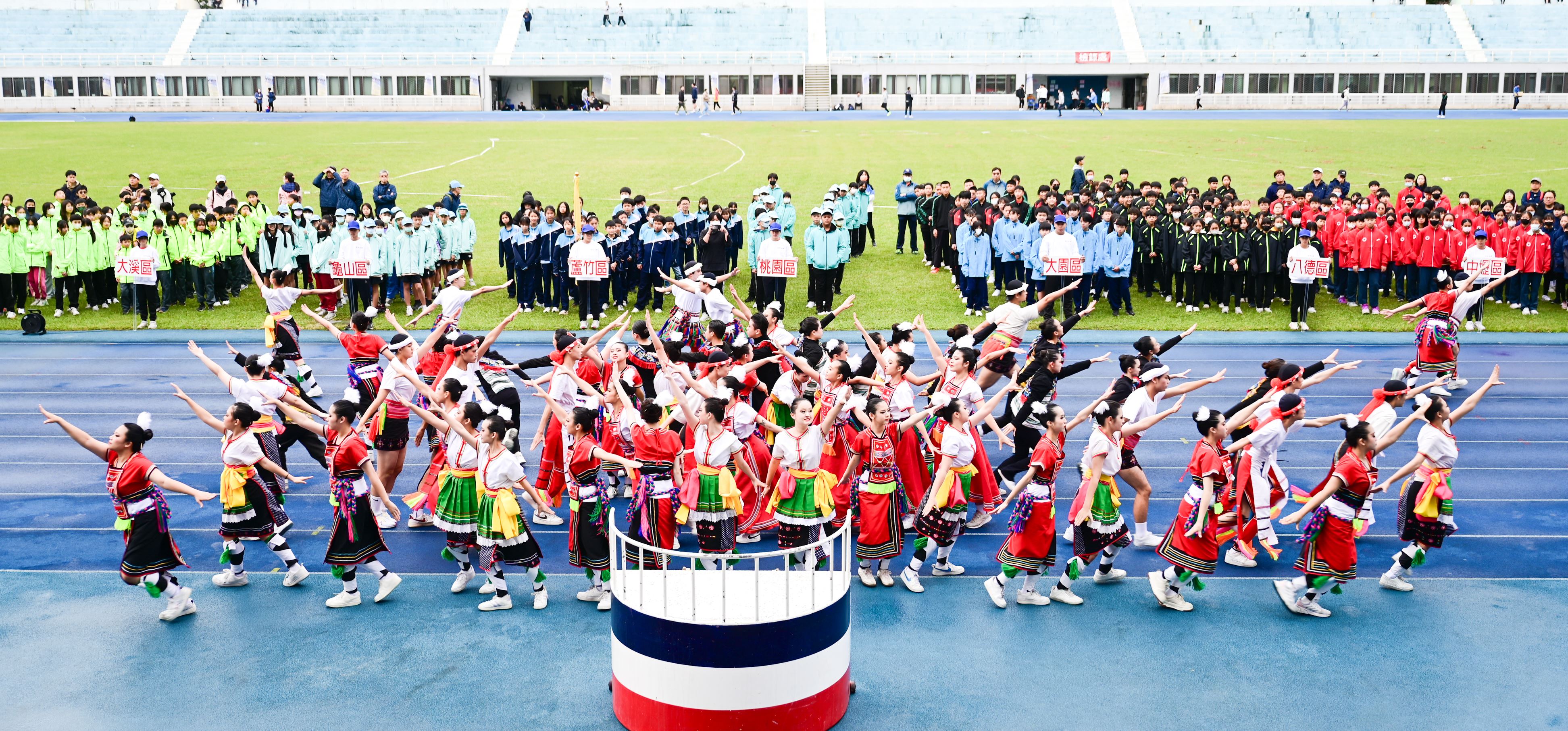 114年桃市中小學聯合運動會開幕　展現運動家精神...