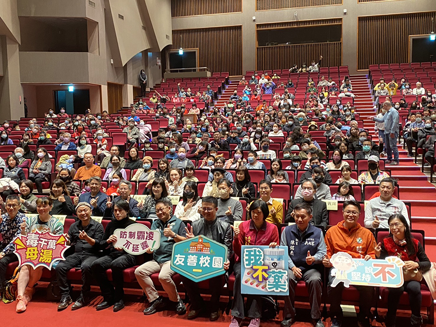 南市教育局攜手玫瑰墓樂團  激勵學子正向成長...