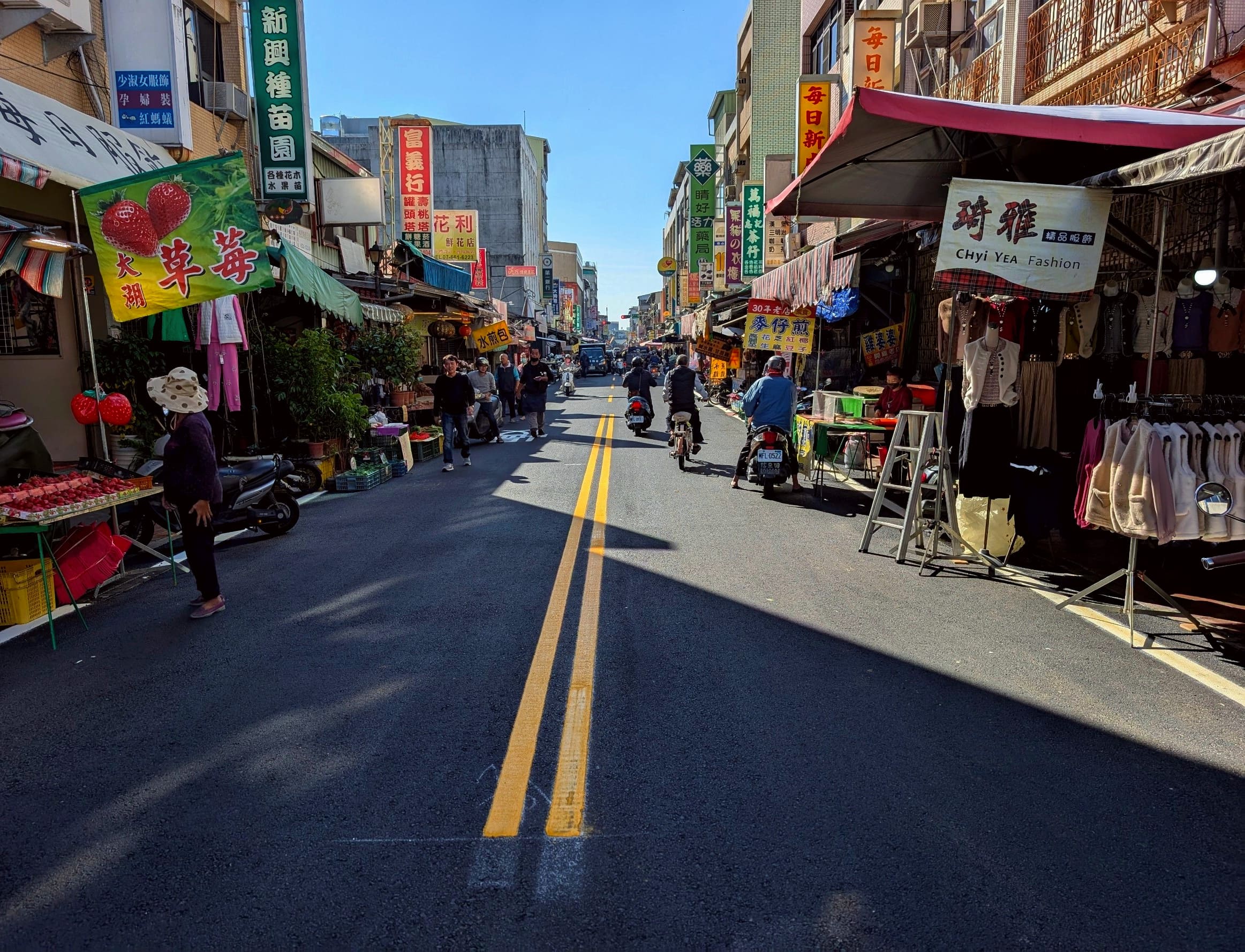 旗山老街路面翻新   歡迎遊客「蛇來趣陶」