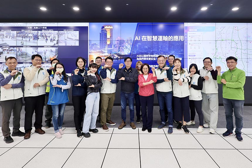 小年夜視察智慧運輸中心  陳其邁感謝同仁辛勞