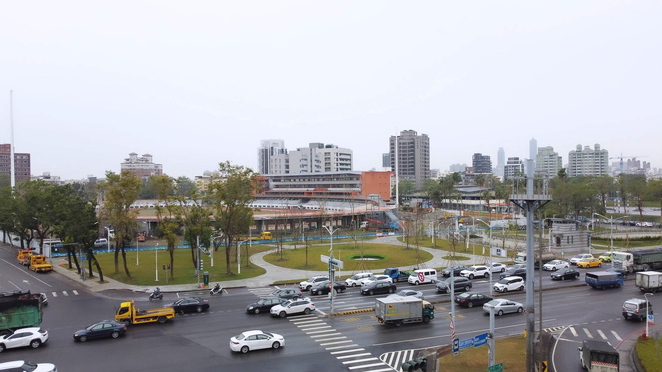 中正體育場前廣場開放  打造綠意盎然無障礙休憩空間...