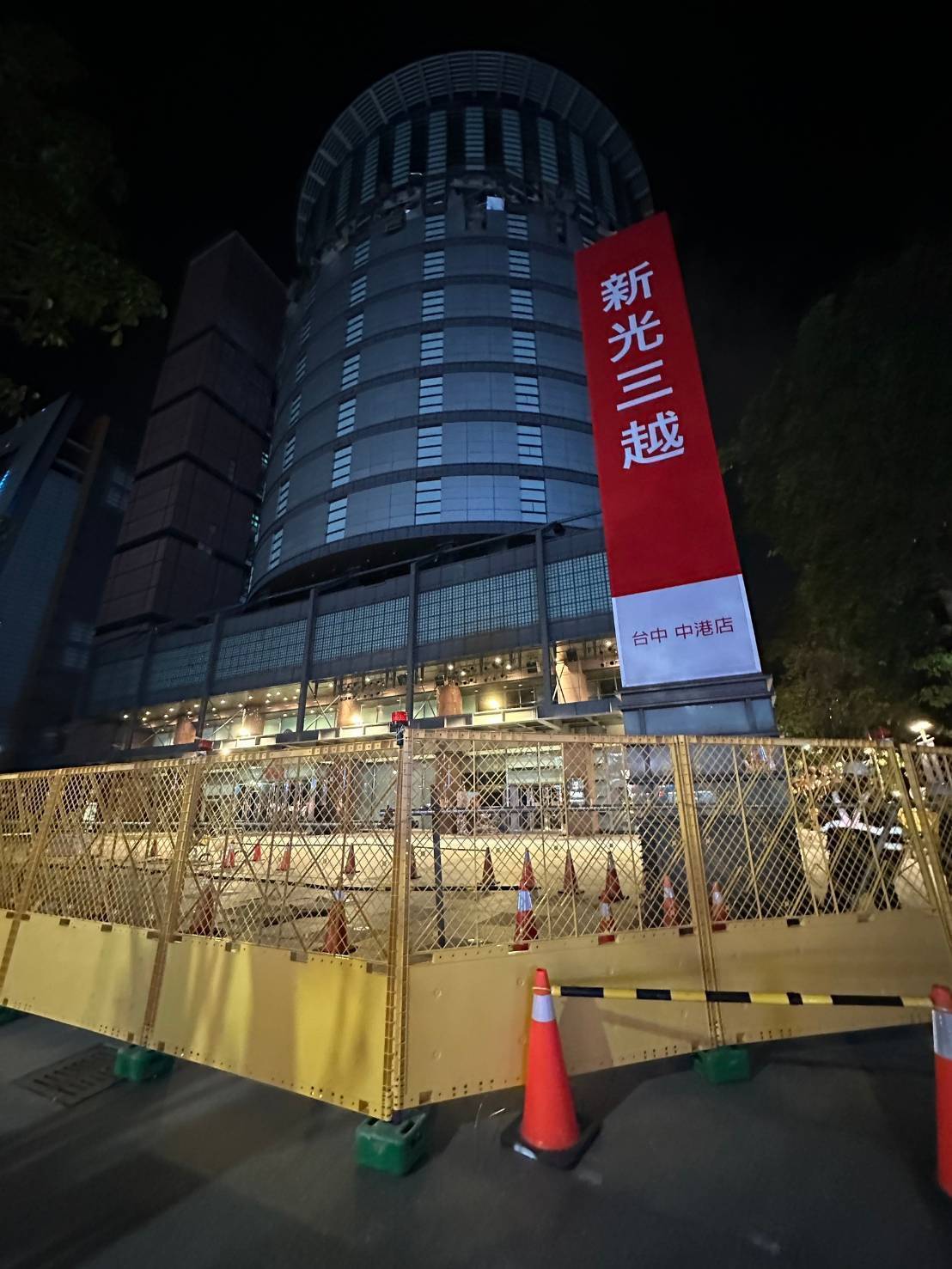 新光建物安全人員進出案備查 中市籲加速擬訂復原計畫...