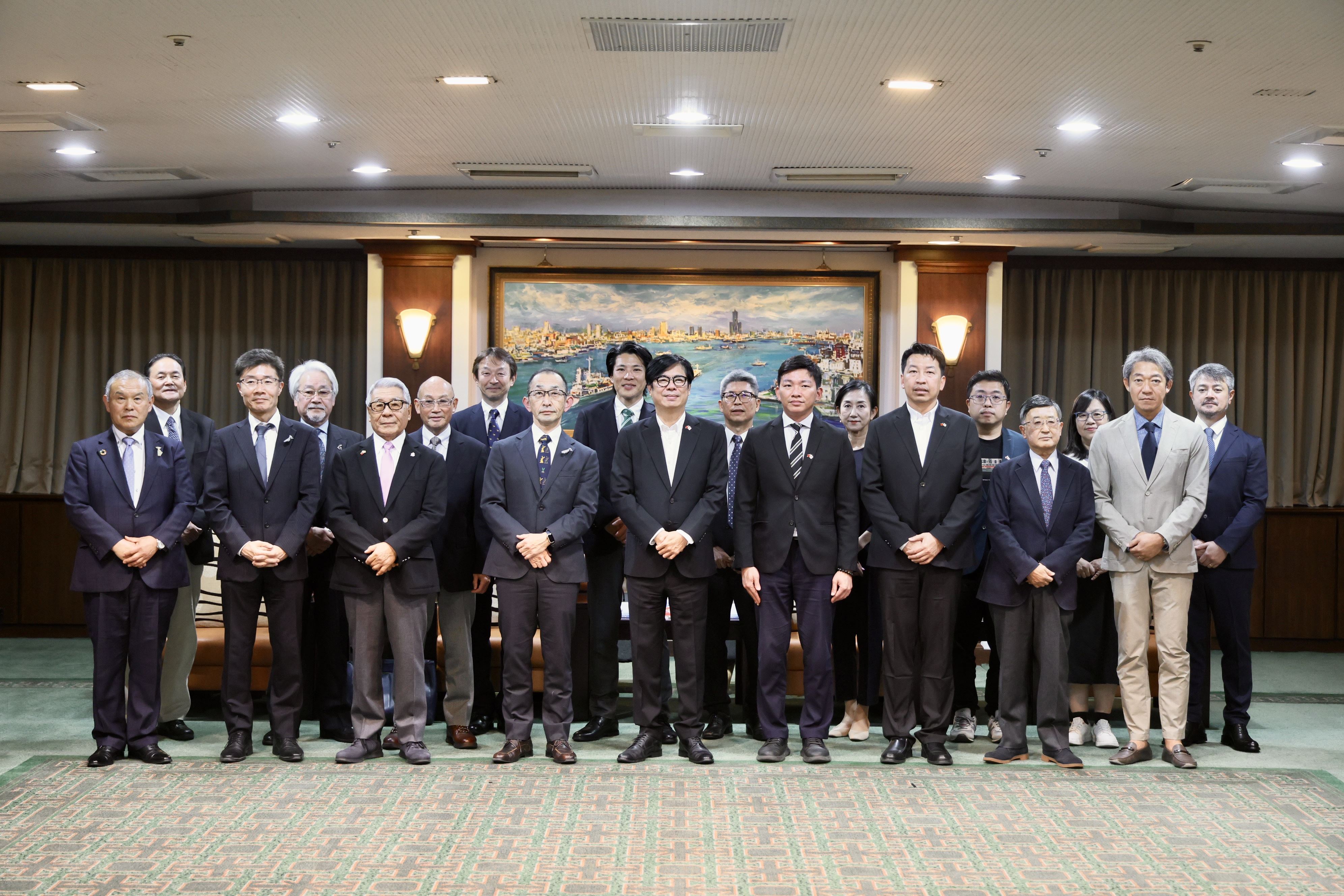 日本八王子市熱情參與高雄「日光海島生活節」！中邑仁志副市長偕前市長黑須隆一拜會陳其邁談深化城市合作