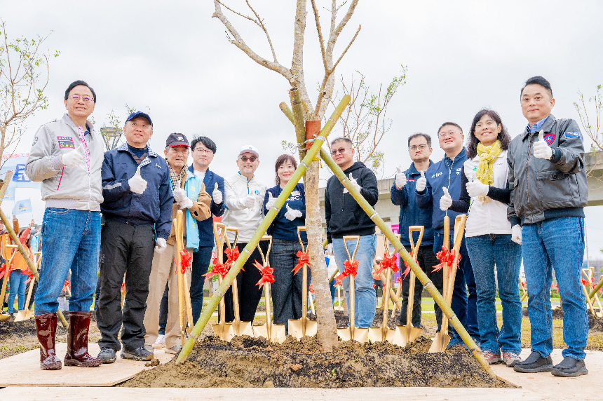 114年度桃園植樹節活動  導入數位科技提升綠美化效率...