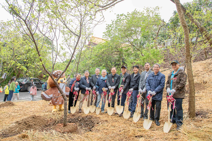 2025植樹節  公私協力圓山風景區廣栽樹苗...