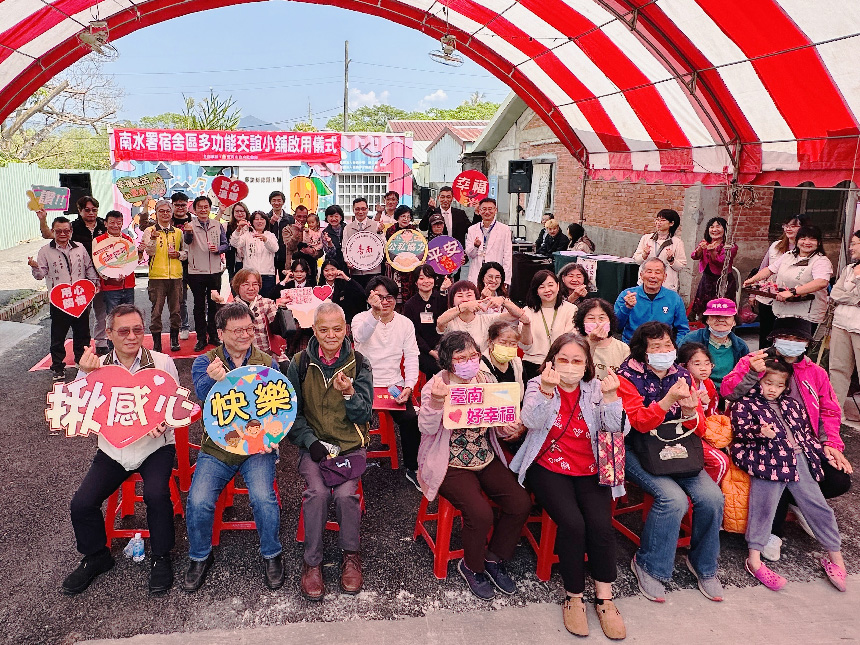 楠西彩繪貨櫃屋打造多功能交誼小舖  支持居民生活重建...