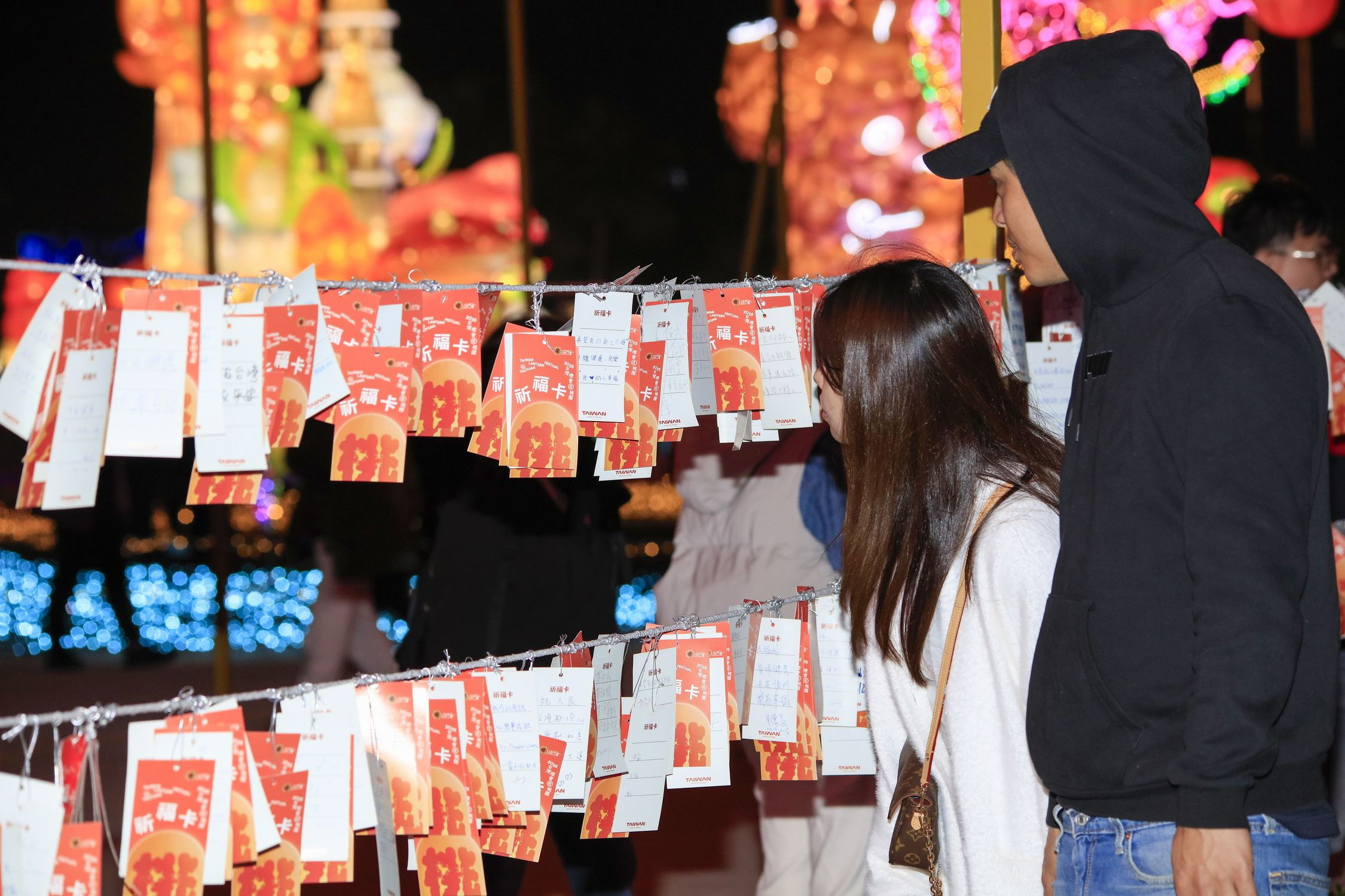 萬張祈福卡升空   2025台灣燈會祝願直達天際...