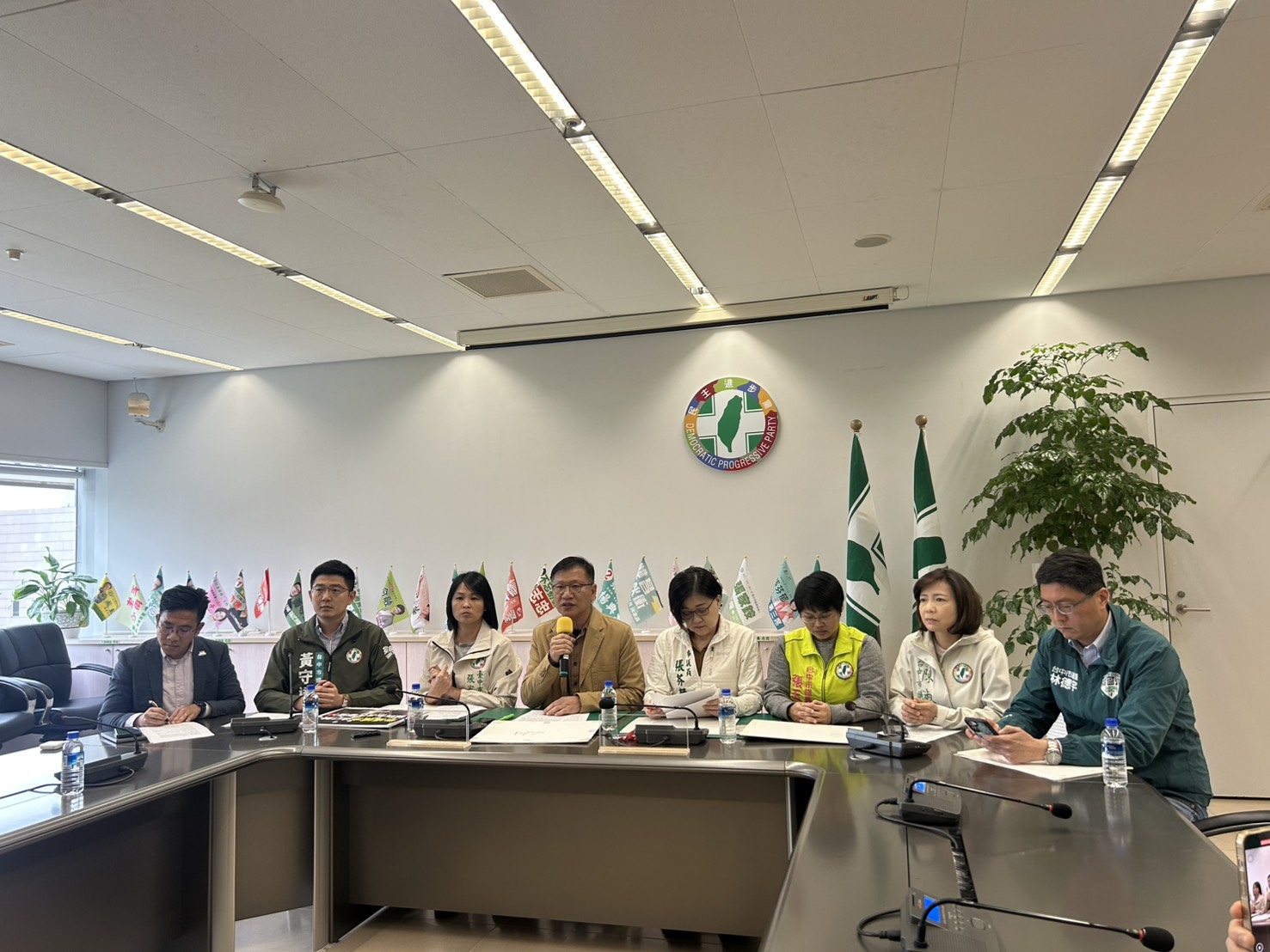 商場烏龍竊案女童嚇哭  業者及市長均道歉致意...