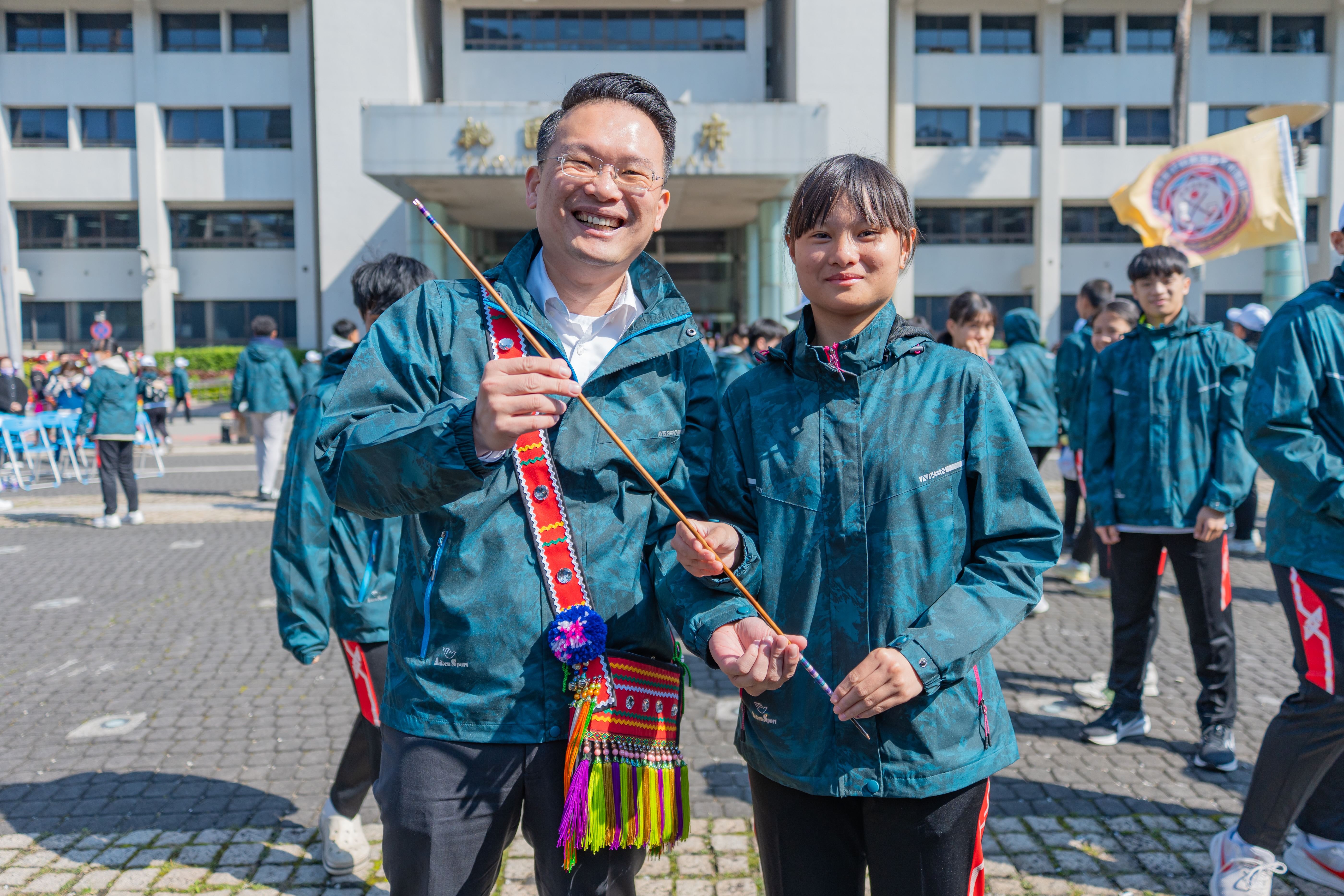「114年全國原住民族運動會」授旗　蘇副市長手持「幸運之...