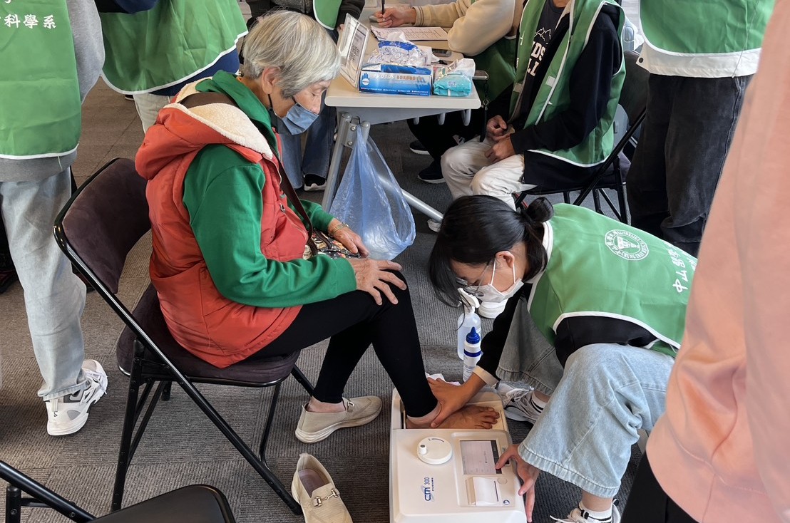 照顧社區長輩最用心 中山醫大辧共生宅健康篩檢...