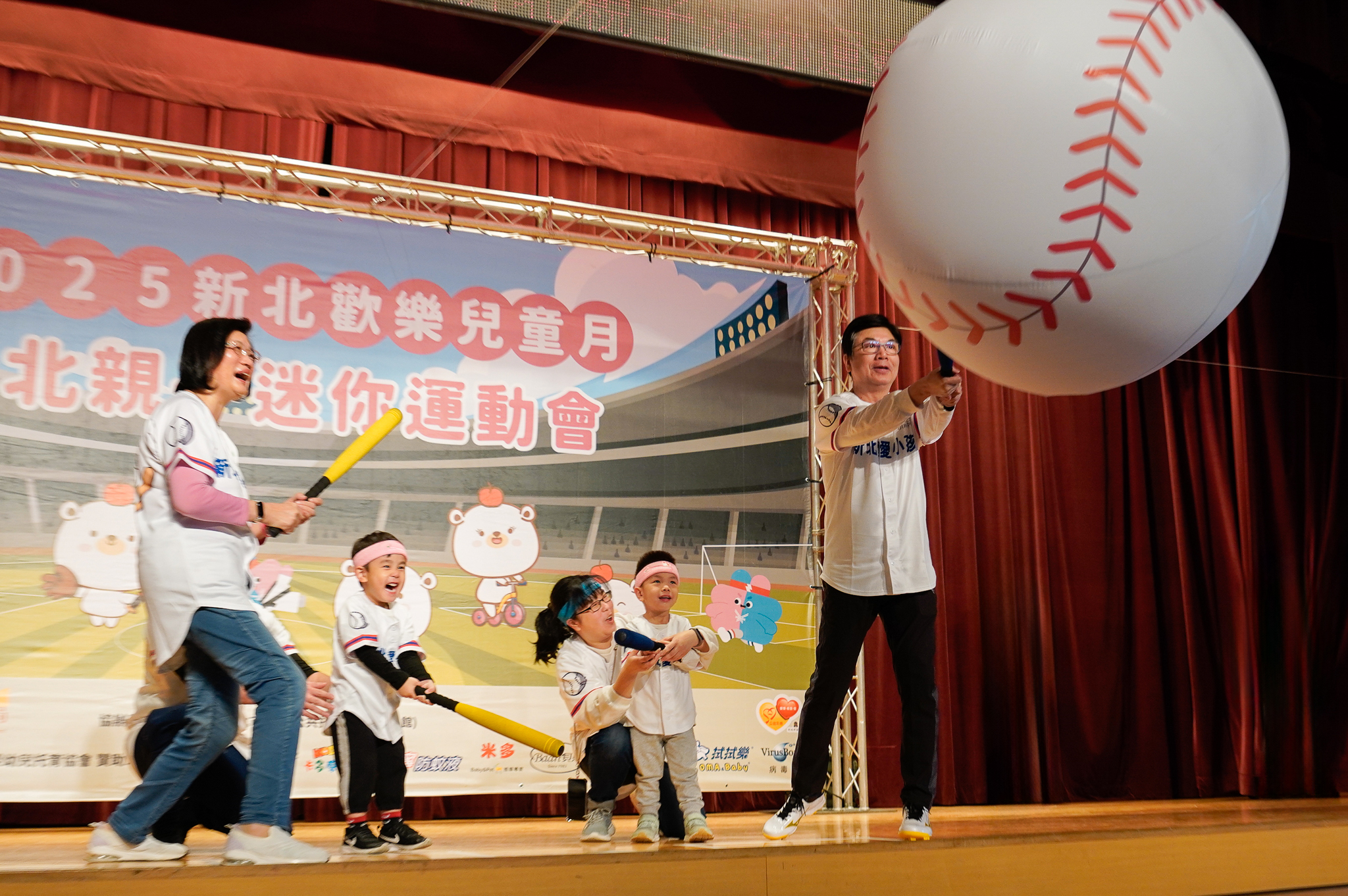 迎接世壯運 新北迷你運動會嗨翻天 親子館兒童月開跑 集滿...