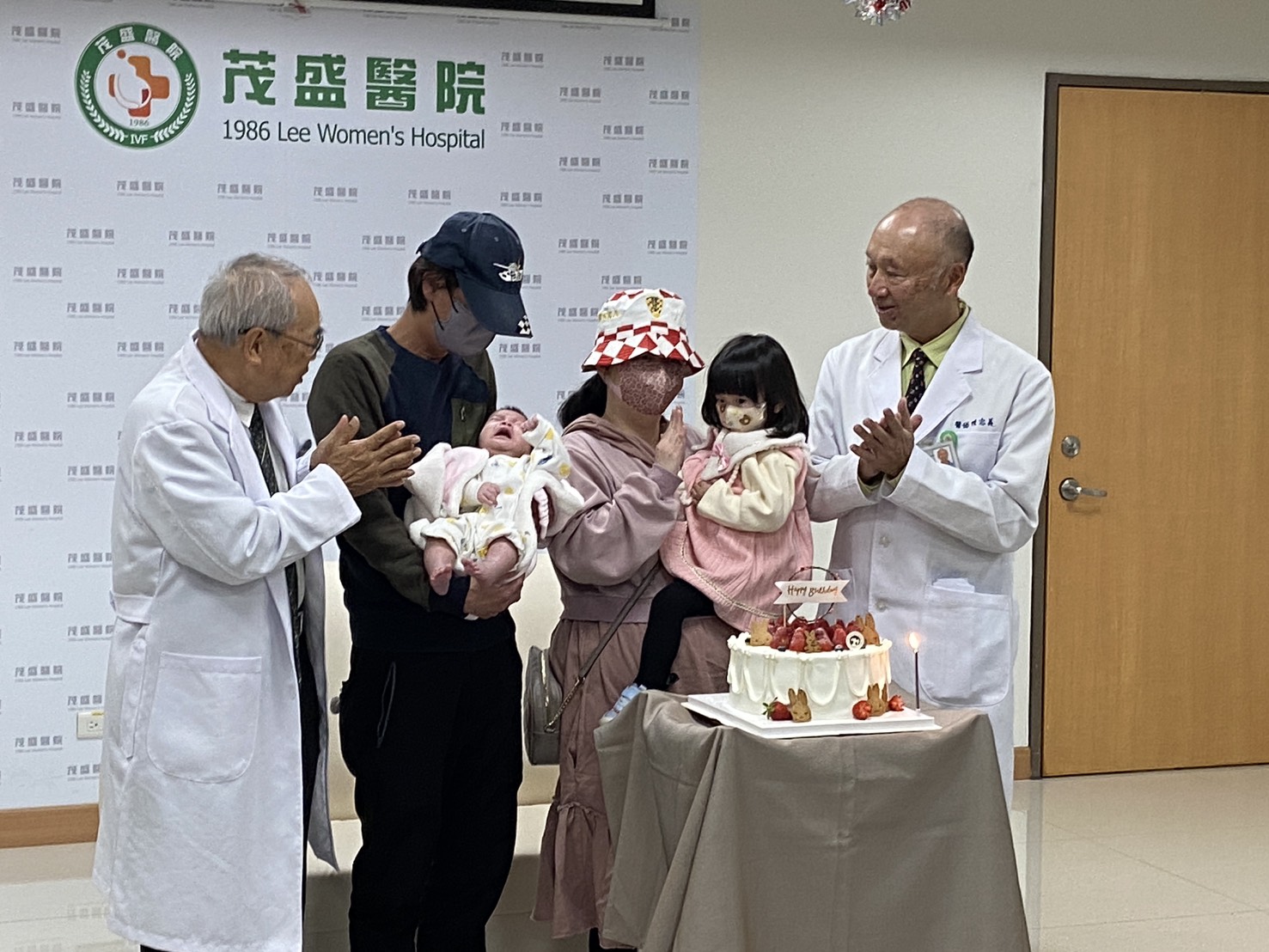 聽障夫妻8年不孕 幸獲試管補助順產健康姐弟...