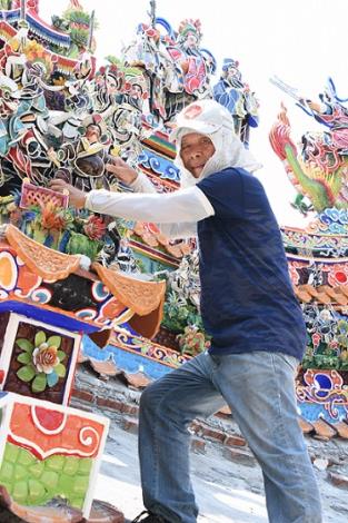 人間國寶陳三火獨闢蹊徑「以摃代剪」  讓剪黏走入藝術與...