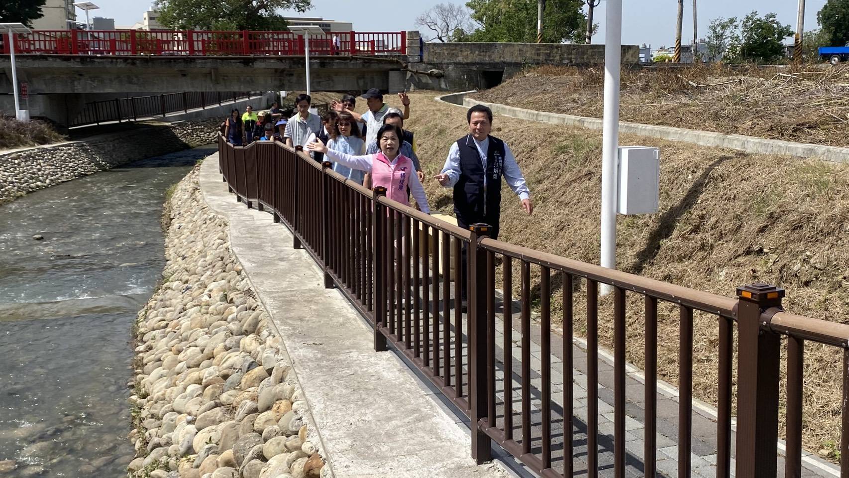 昔日髒臭水圳換新貌   楊瓊瓔、羅永珍推動神岡三角里社皮...
