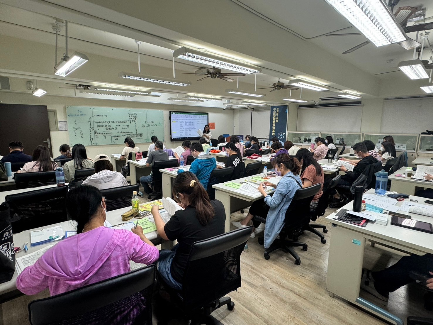 提升職涯競爭力！ 勞工大學在職進修送好禮