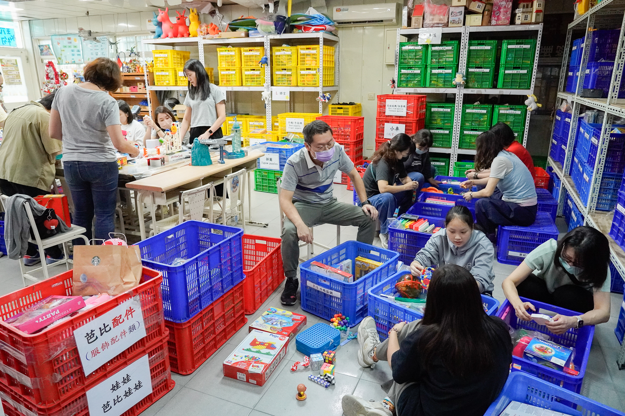 從玩玩具變成玩具志工   新北家庭志工體驗   動手讓舊玩具...