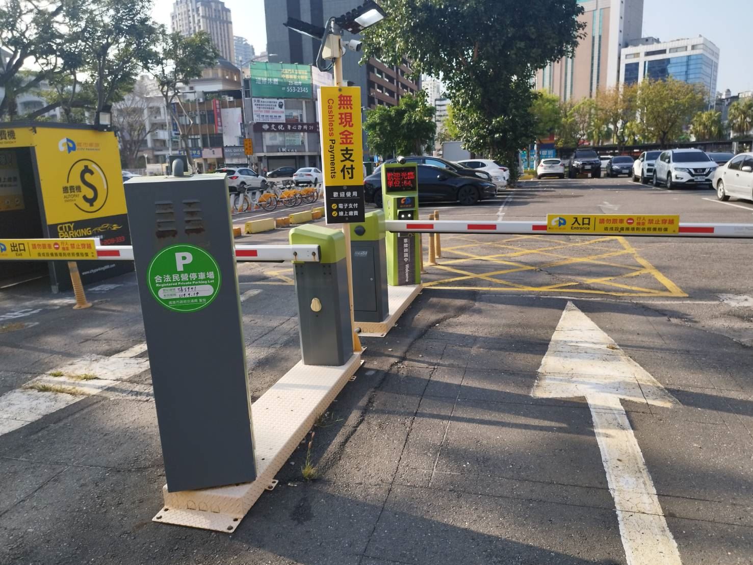 強化停車場管理 交通局推動合法停車場標章辨識...