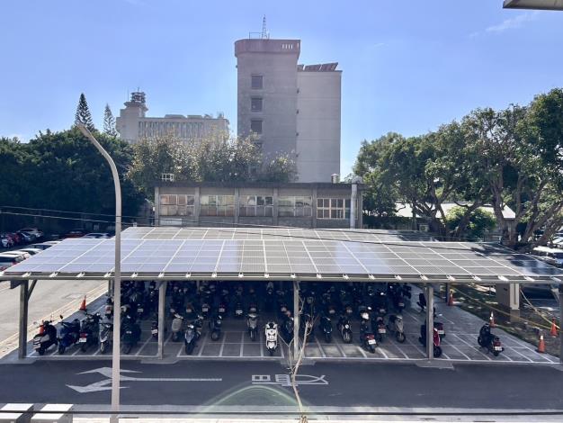 民治市政中心機車棚升級有感！老舊石綿瓦蛻變綠能新地標...