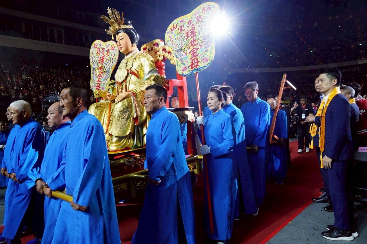 母娘文化季母愛音樂會   感謝松山慈惠堂捐贈消防與救護車...