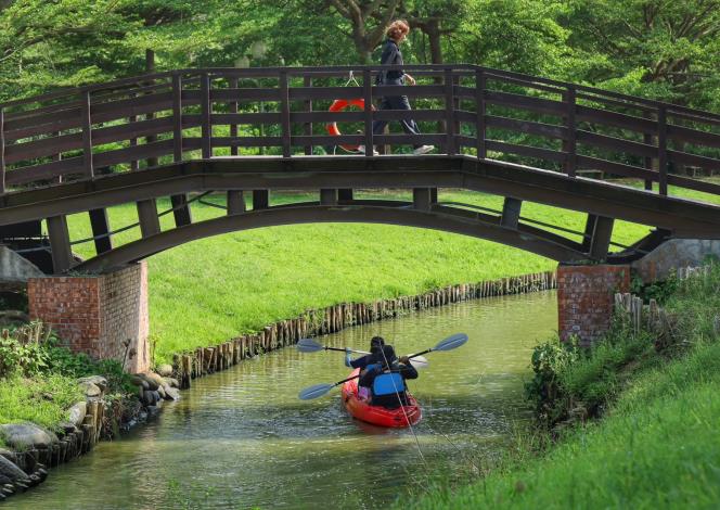 德元埤荷蘭村內河道漫舟啟航   立即體驗異國水道風光...
