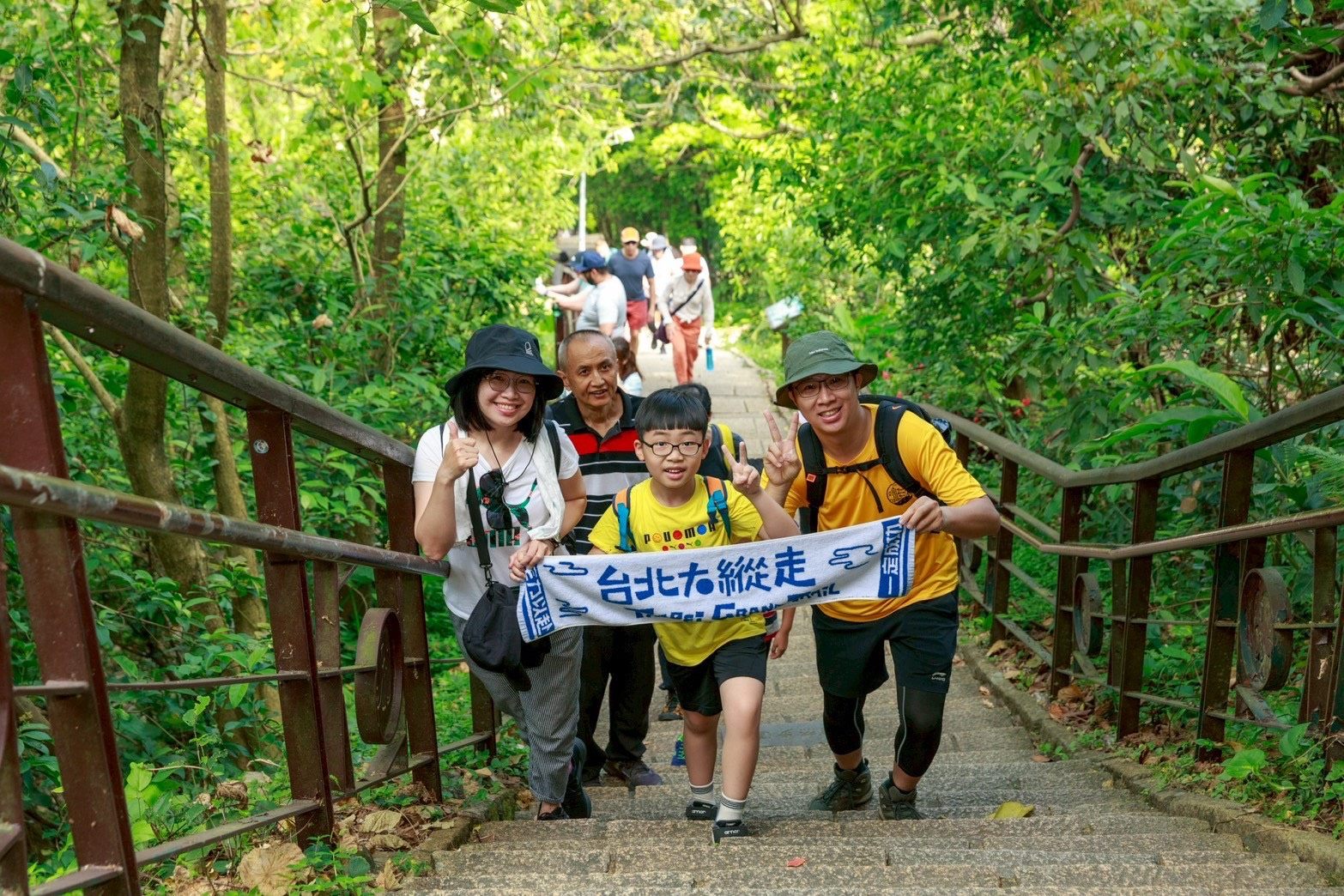 「遠足鈴聲響起，2025親子遠足出發！」