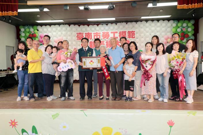 台南市政府表揚20位模範勞工母親