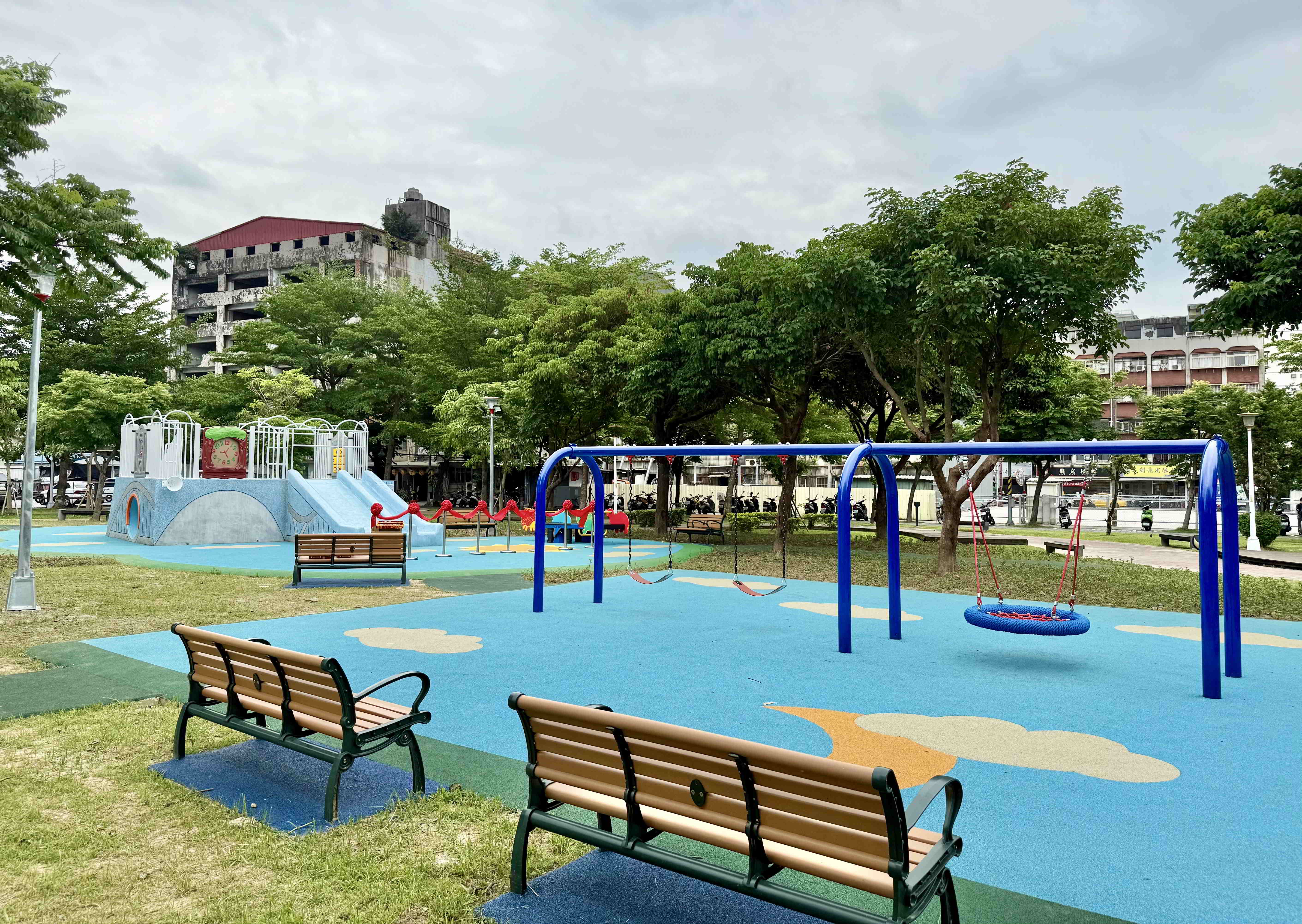 板橋望月公園全新兒童遊戲場啟用   為孩子們提供多樣化且...