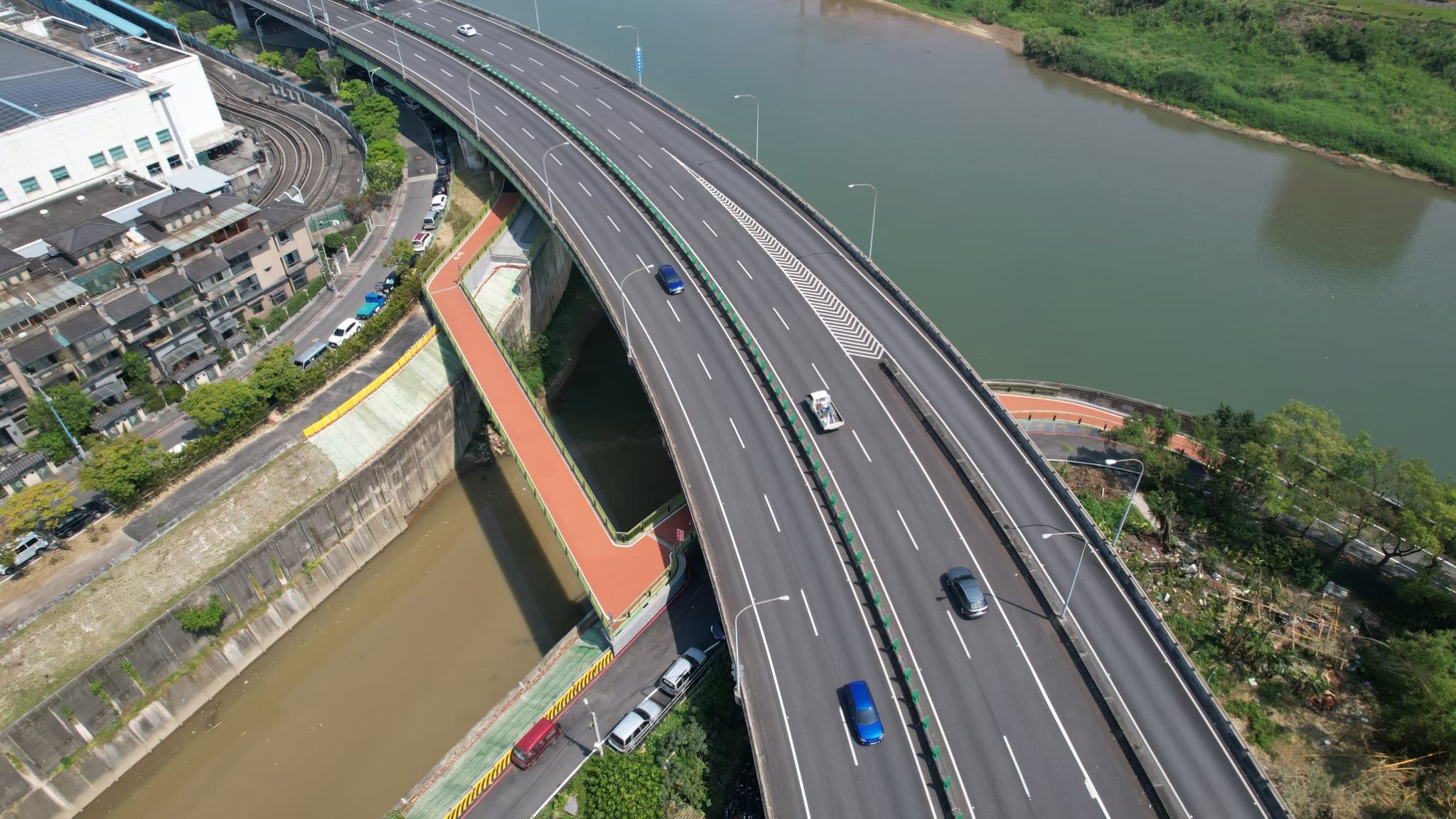 基隆河左岸自行車道最後一塊拼圖完成，鐵馬族更安全輕鬆的進行一趟基隆河河岸風光巡禮！