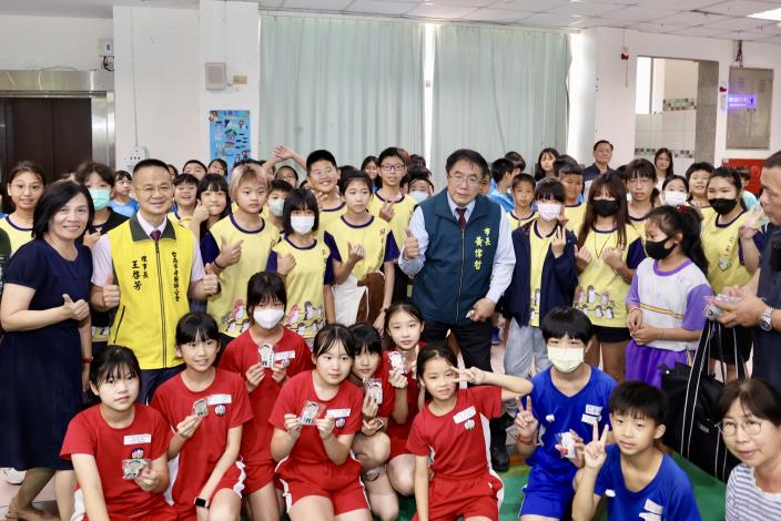 台南市26所國小學童參加潔牙觀摩活動。