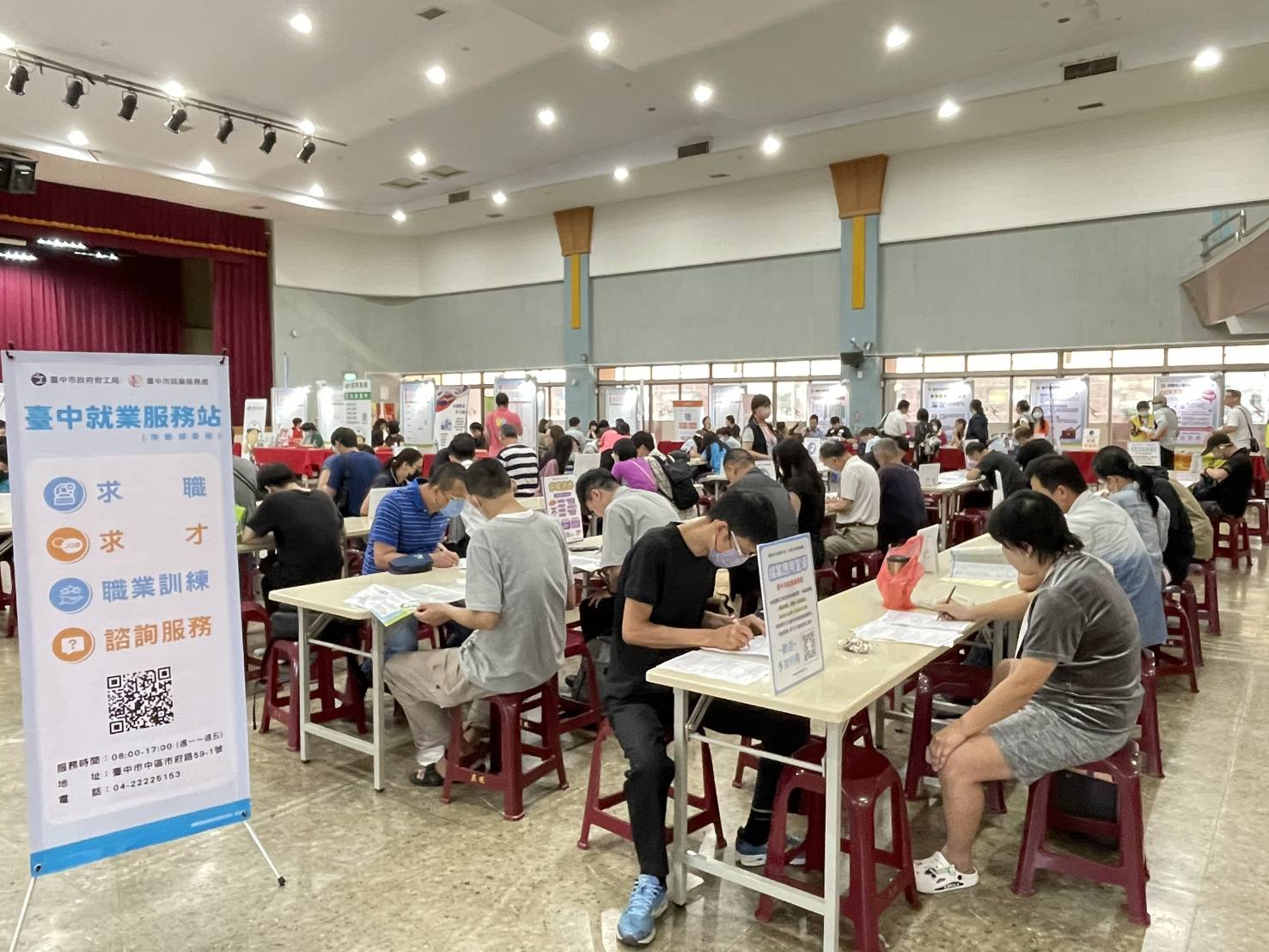 中市府大屯區徵才  25家企業與上千職缺  媒合率達六成