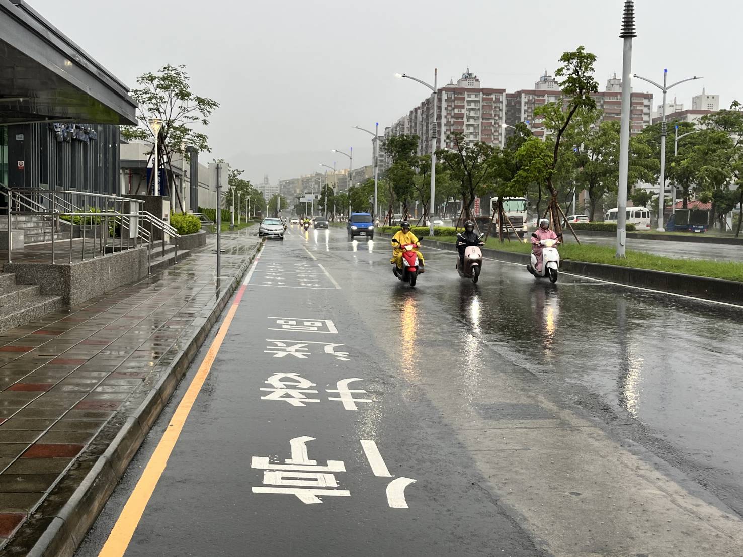 告別雨季淹水  臺鐵左營舊城站前側溝整建動工...